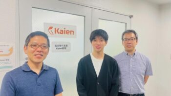 RUNTEQ BLOG に掲載された画像。スタッフが3名写っている。